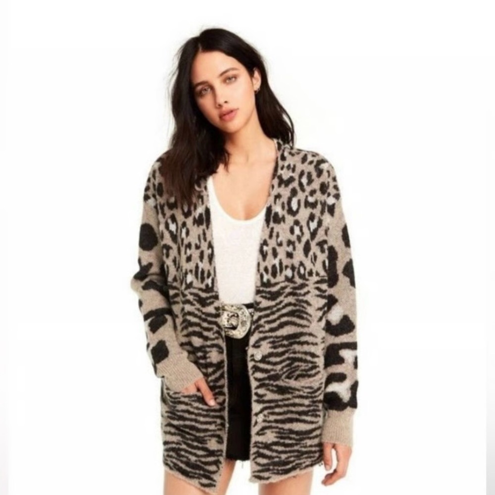 Wild Fox - Leopard Print Women's Sweater Cardigan